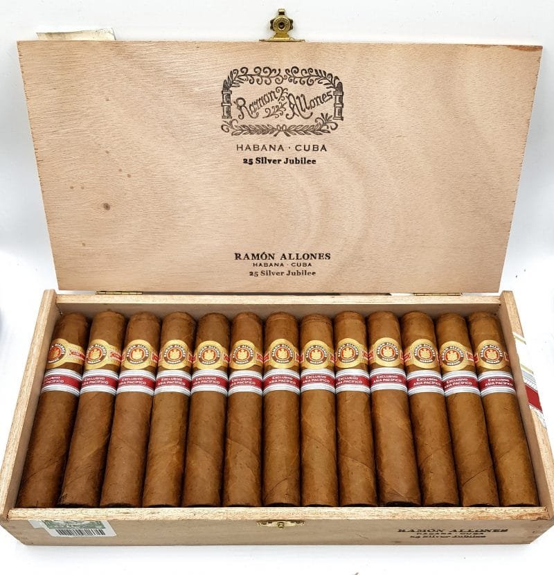Ramon-Allones-Silver-Jubilee-Regional-Edicion-Asia-Pacific-2017-n-25-800x830