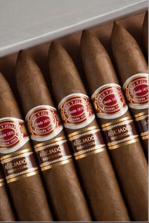 romeo-y-julieta-piramides-anejado-camada